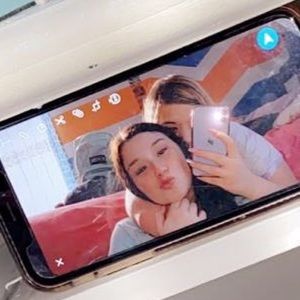 Meet your Posher, Phoenix